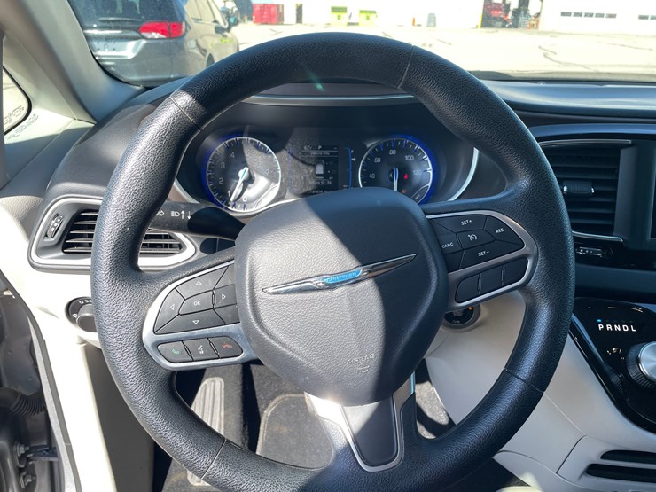#1518-•-2020-chrysler-voyager-mini-van-(has-wi-title)-image-31
