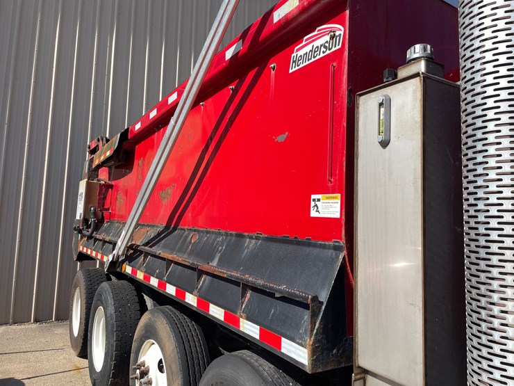 #1502-•-2018-international-7600-quad-axle-dump-truck-(has-wi-title)-with-accessories-image-15
