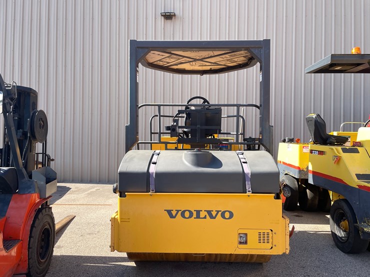 #1509-•-2010-volvo-dd90-vibratory-compactor-image-2
