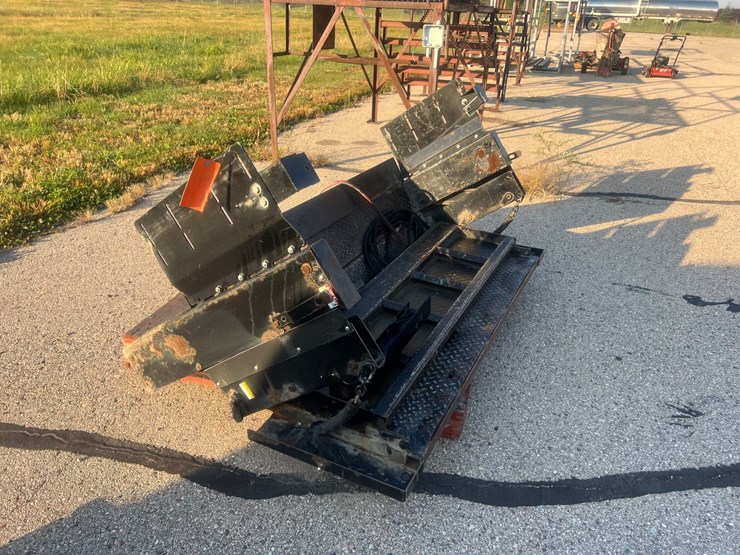 #1514-•-1,300-lb.-electric-tommy-gate-image-3