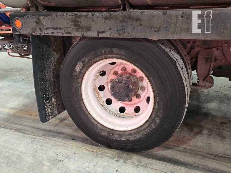 2013-freightliner-business-class-m2-106-image-26