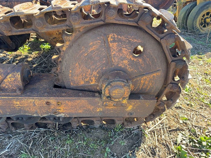cletrac-ehd2-68”-high-clearance-image-44