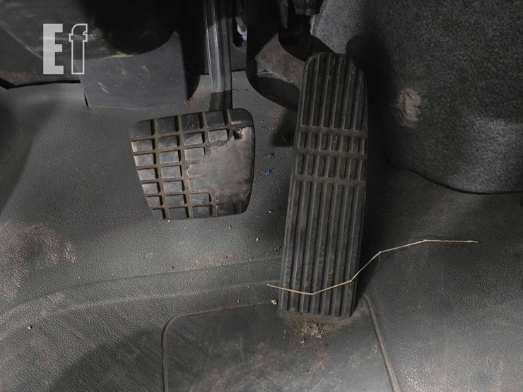 2010-freightliner-business-class-m2-106-image-11