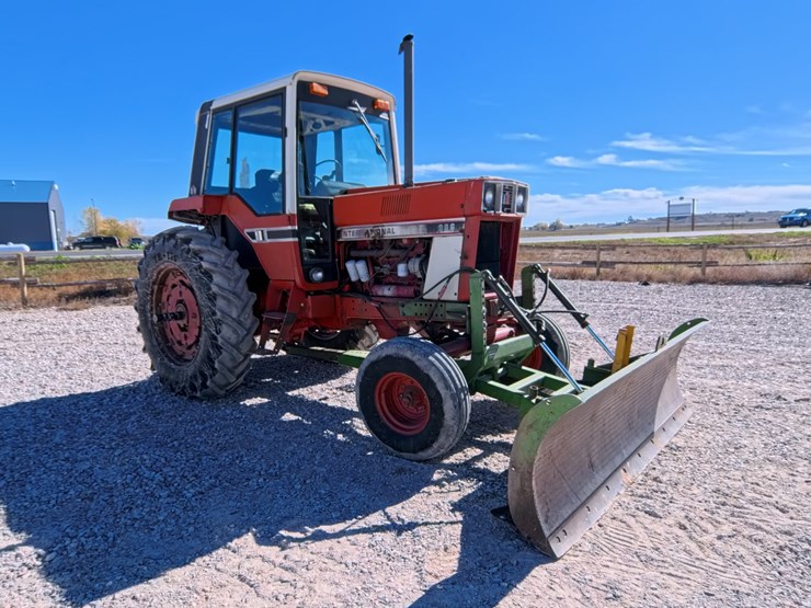 #1056-•-international-986-tractor-image-5