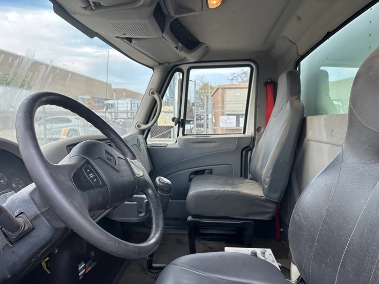 2009-international-durastar-4400-image-23