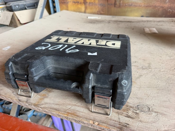 #2016-•-dewalt-finish-nailer-image-1
