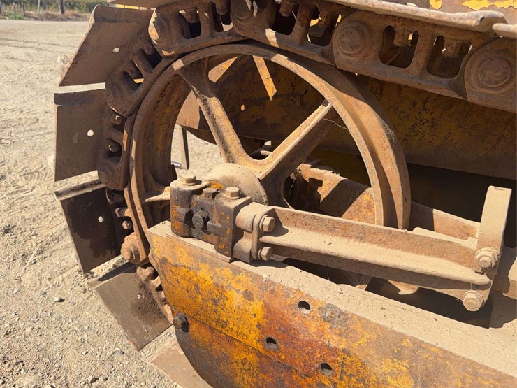 caterpillar-r2-image-12