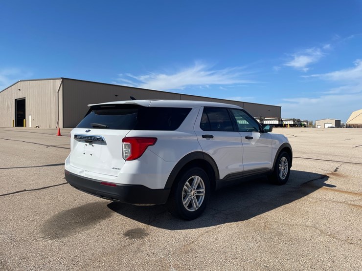 #1527-•-2022-ford-explorer-awd-suv-(has-wi-title)-image-31