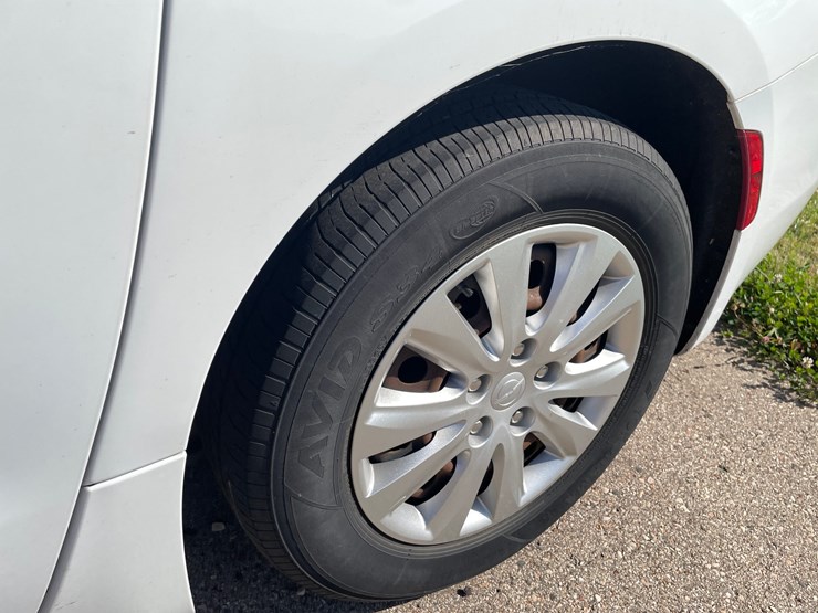#1520-•-2020-chrysler-voyager-mini-van-(has-wi-title)-image-21