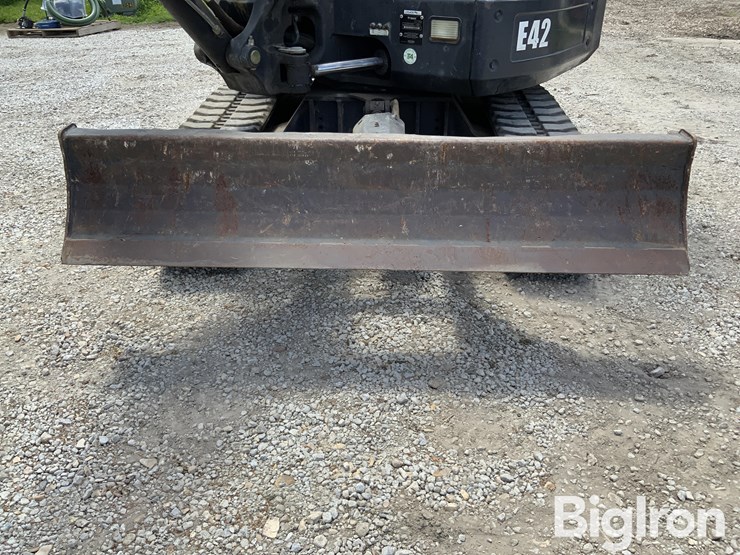 2011-bobcat-e42-mini-excavator-image-19