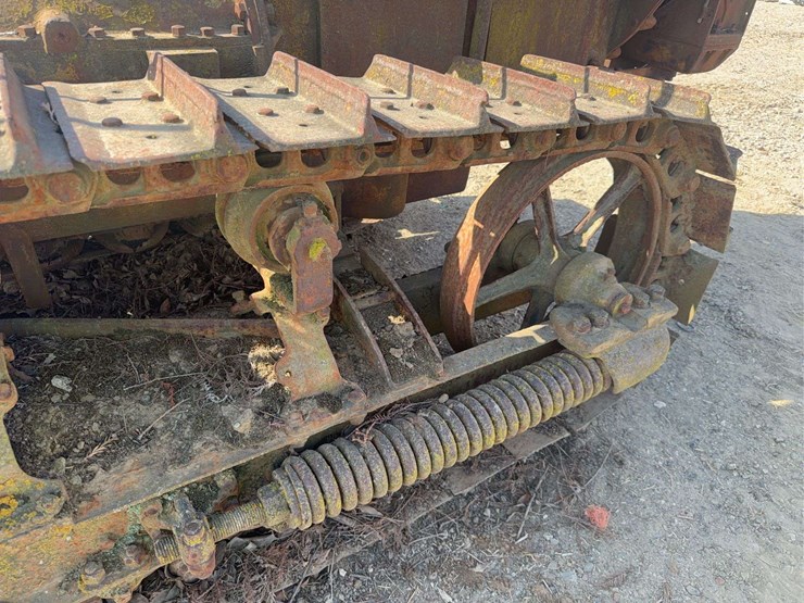 caterpillar-thirty-image-10