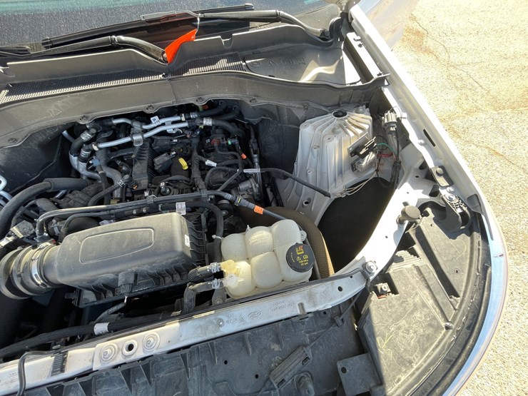 #1529-•-2021-ford-explorer-awd-suv-(has-wi-title)-image-36