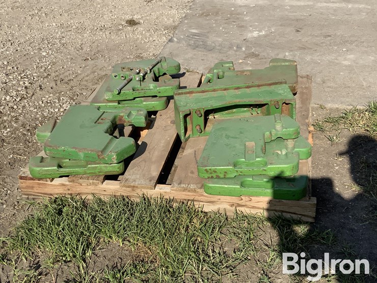 john-deere-100#-tractor-suitcase-weights-image-4