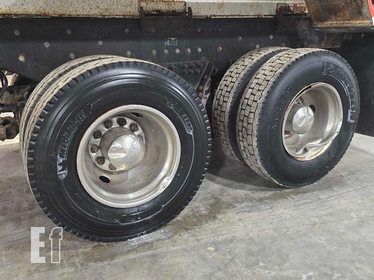 2005-peterbilt-357-image-24
