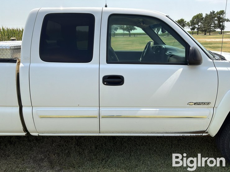 2003-chevrolet-silverado-2500-ls-4x4-extended-cab-pickup-image-16