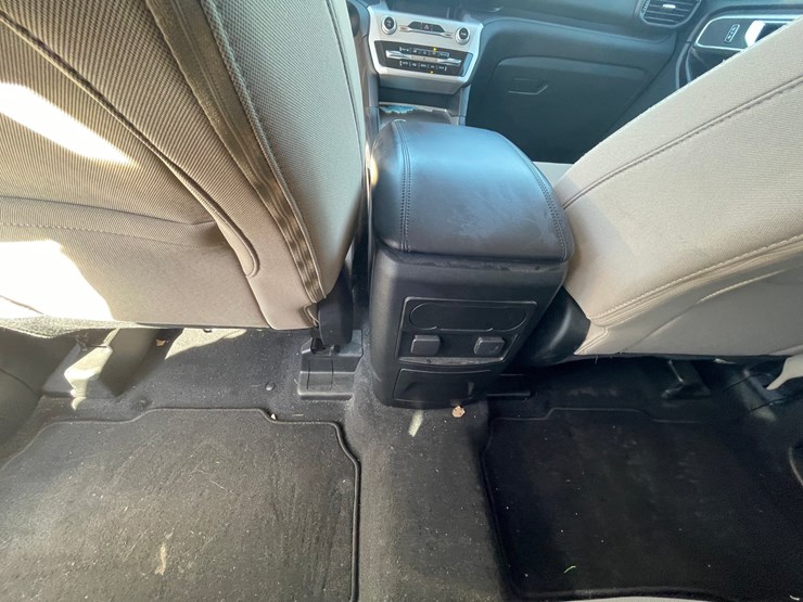 #1529-•-2021-ford-explorer-awd-suv-(has-wi-title)-image-6