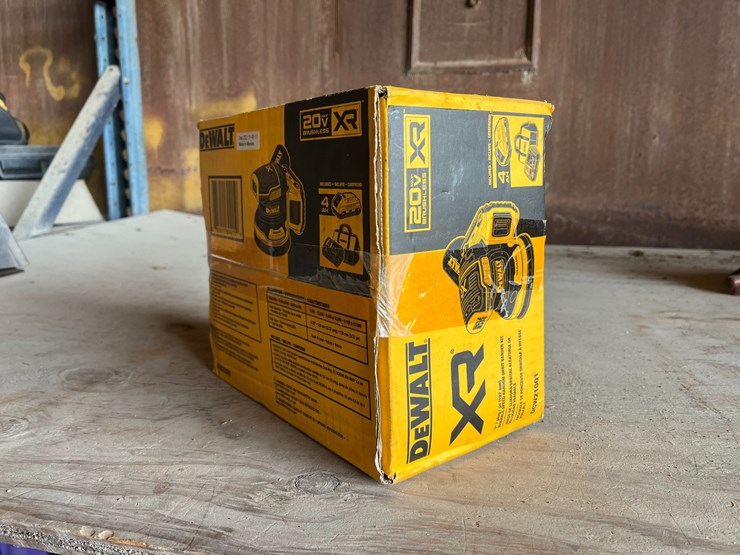 #3412-•-dewalt-5"-variable-speed-random-orbit-sander-kit-image-1