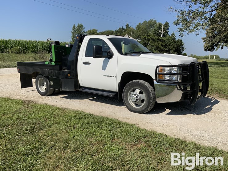 2009-chevrolet-silverado-3500-hd-4x4-flatbed-service-truck-image-3