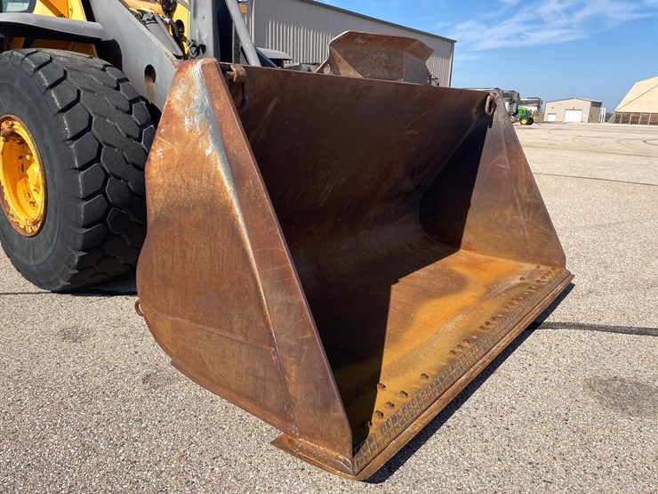 #1500-•-2017-volvo-l110h-wheel-loader-with-bucket-image-19