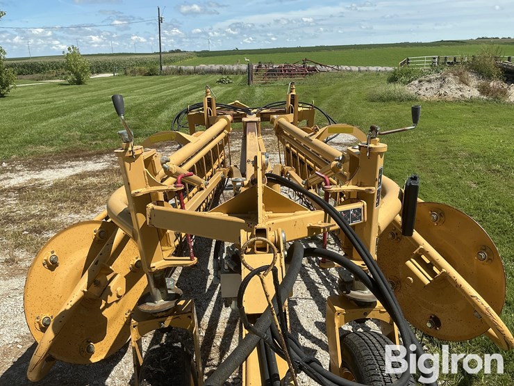 2009-vermeer-r2300-twin-basket-hay-rake-image-18