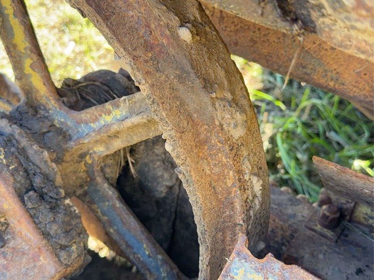 caterpillar-ten-image-46