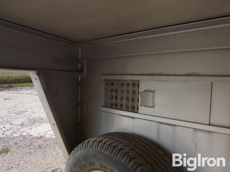 2004-k&o-mfg-pace-setter-tri/a-aluminum-livestock-trailer-image-17