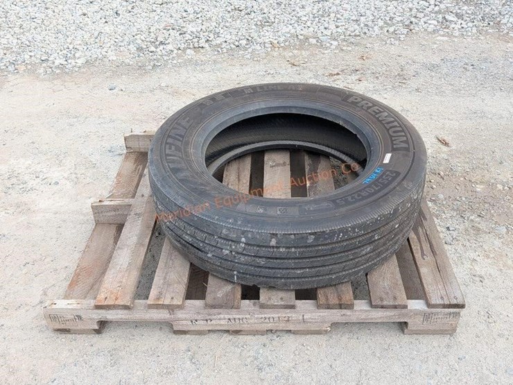 aufine-255/70r22.5-tire-image-1
