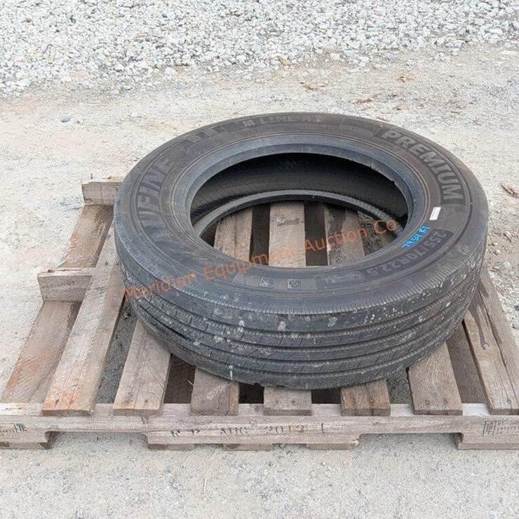 Aufine 255/70R22.5 Tire