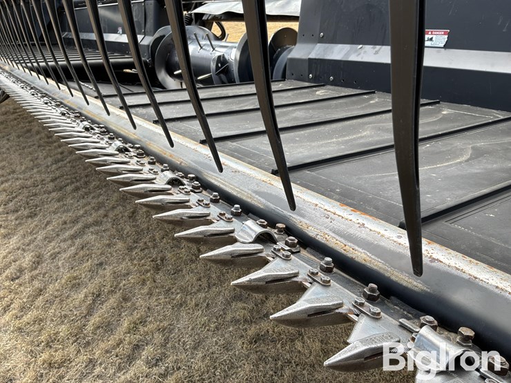 2010-macdon-d50-draper-head-w/header-transport-&-milo-fingers-image-16