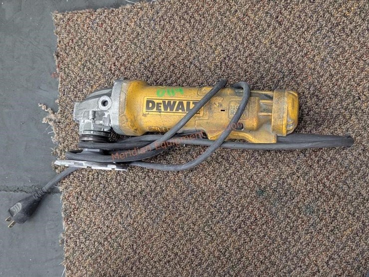 assorted-dewalt-angle-grinders-image-9