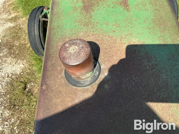 1968-oliver-1650-2wd-tractor-image-11