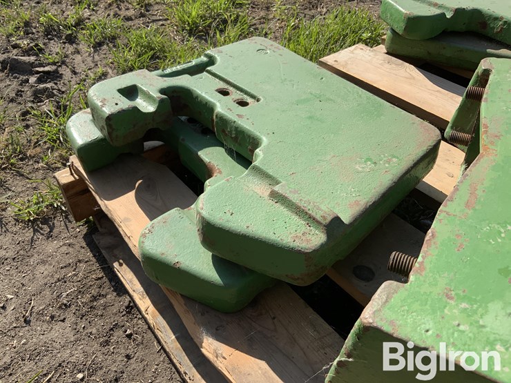 john-deere-100#-tractor-suitcase-weights-image-11