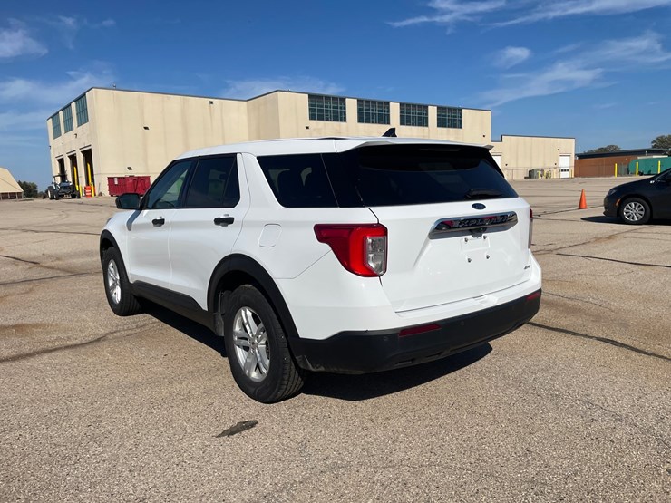 #1529-•-2021-ford-explorer-awd-suv-(has-wi-title)-image-39