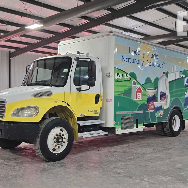 2004 FREIGHTLINER BUSINESS CLASS M2 106