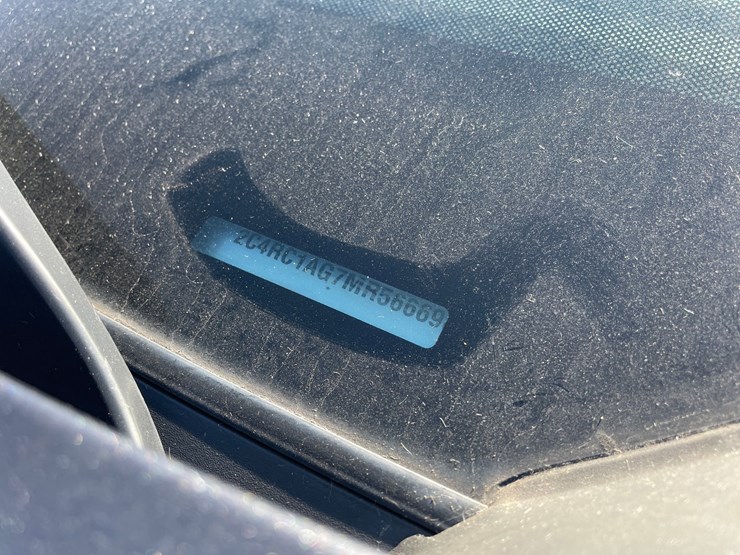 #1517-•-2021-chrysler-voyager-mini-van-(has-wi-title)-image-17