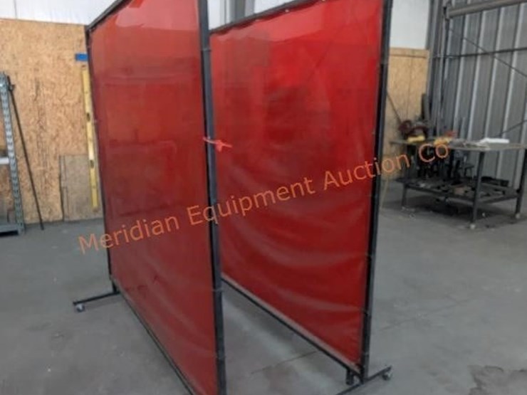 2--welding-arc-shields-on-casters-image-2
