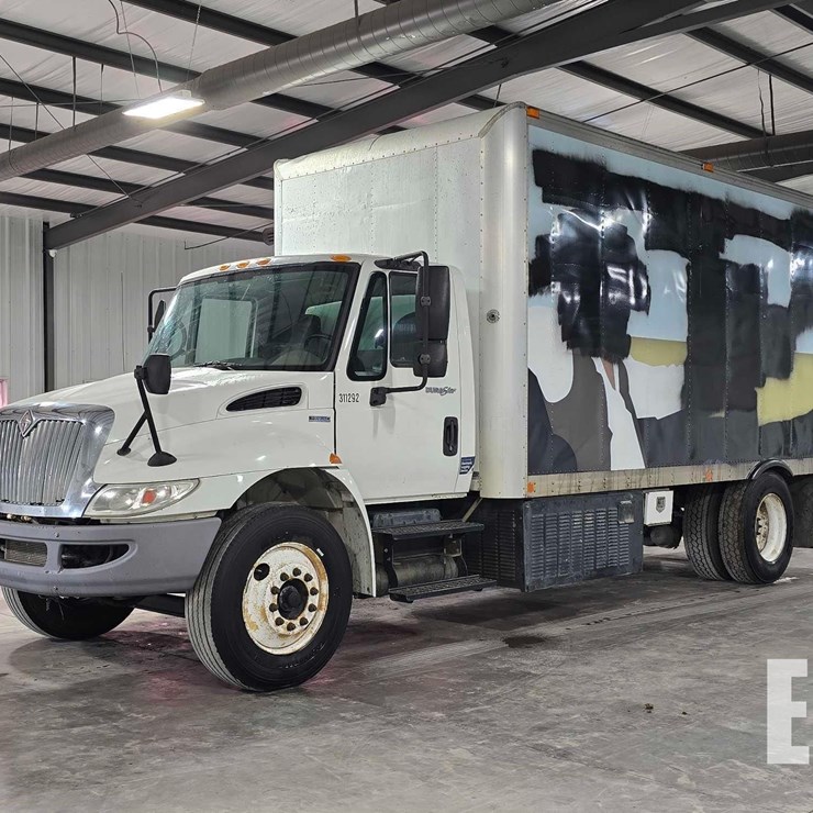 2011 INTERNATIONAL DURASTAR 4300