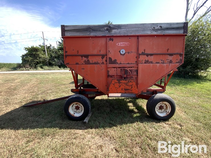 farm-king-m10-gravity-wagon-image-8