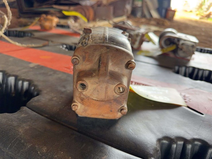 caterpillar-pony-motor-magneto-image-3