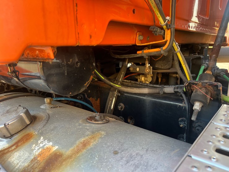 #1511-•-2001-sterling-tri-axle-heavy-haul-day-cab-semi-(has-wi-title)-with-2014-etnyre-tri-axle-lowboy-trailer-(has-wi-title)-image-34