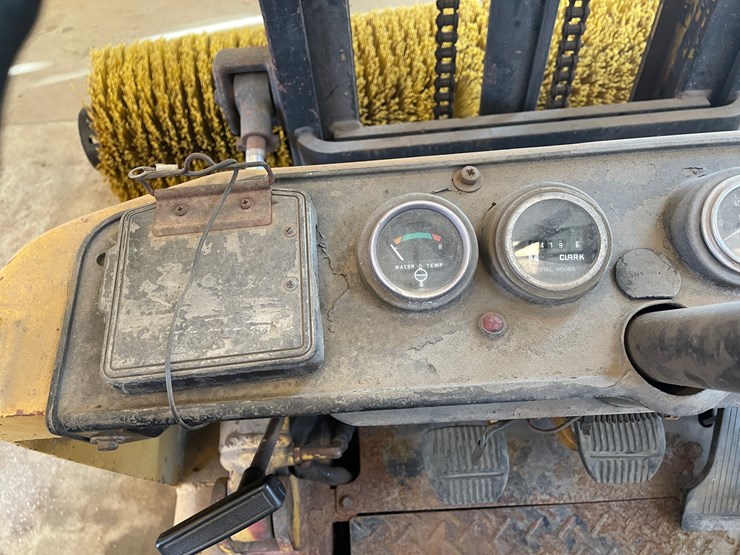 #1538-•-1977-toyota-2fg20-lp-forklift-image-4