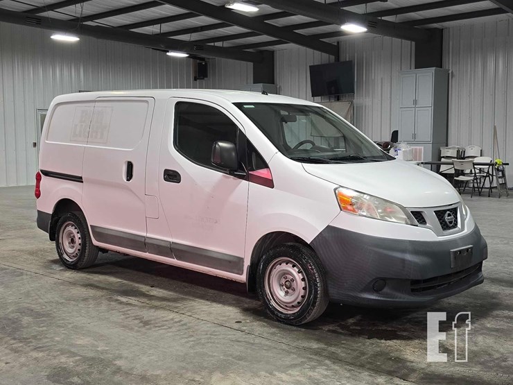 2016-nissan-nv200-image-2