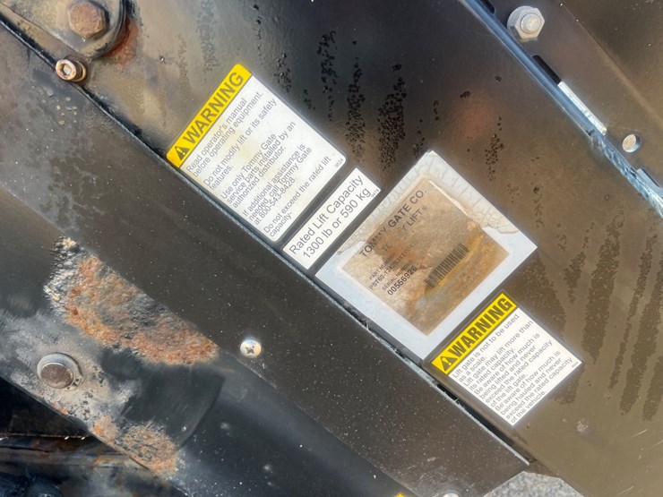 #1514-•-1,300-lb.-electric-tommy-gate-image-6