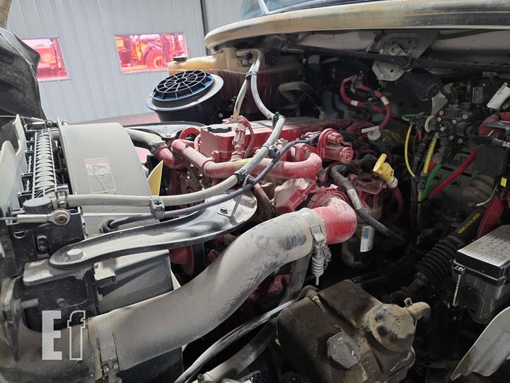 2019-freightliner-business-class-m2-106-image-26