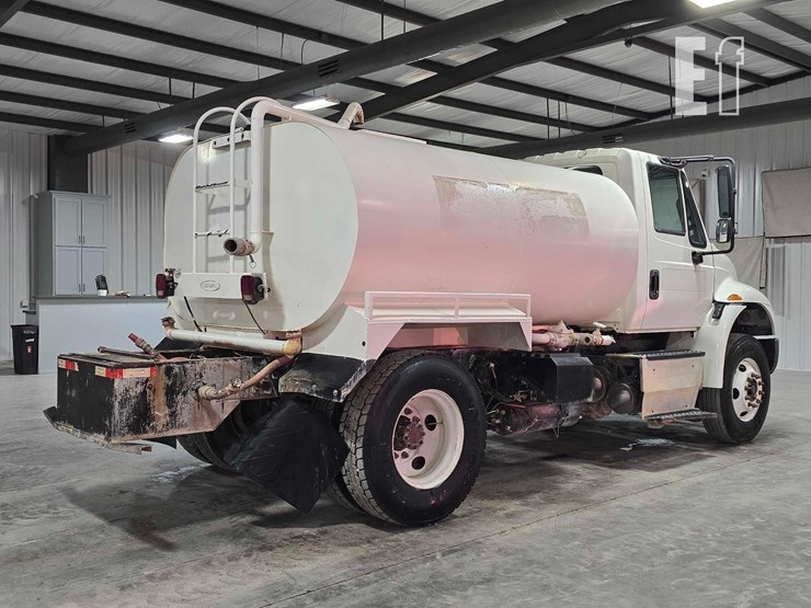 2016-international-durastar-4300-image-3