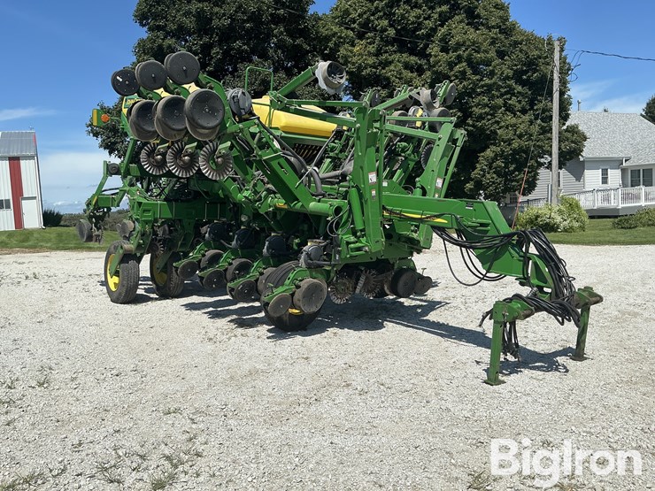2003-john-deere-1790-ccs-12/23-planter-image-3