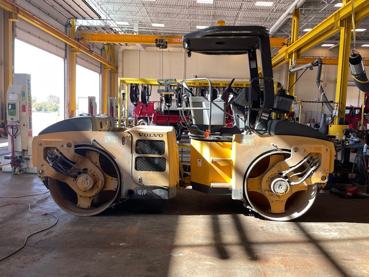 #1537-•-2010-volvo-dd70-vibratory-compactor-image-4