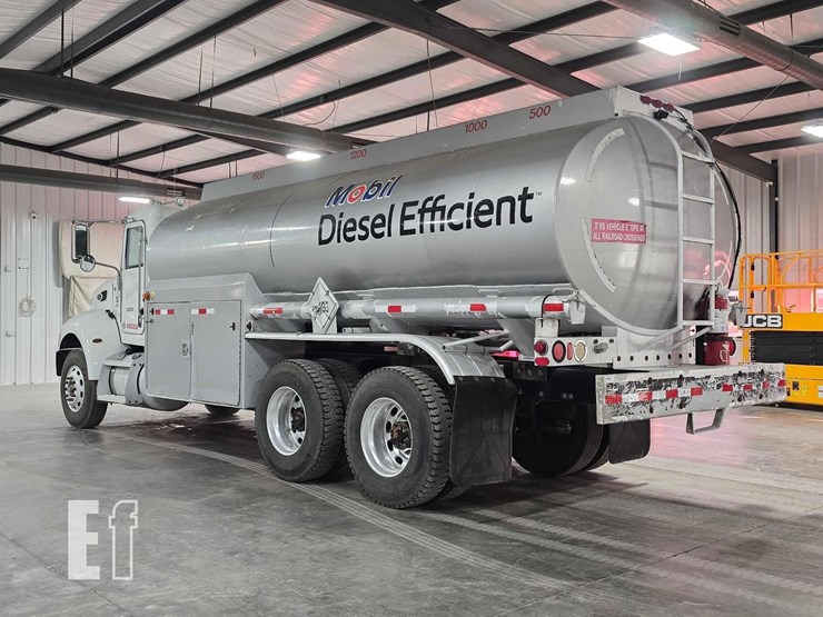 2013-peterbilt-348-image-4