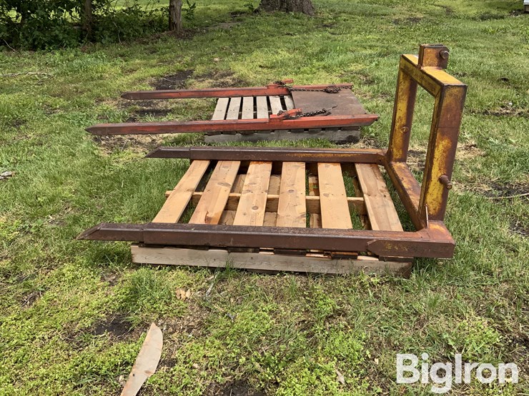 3-pt-&-loader-hay-bale-forks-image-4
