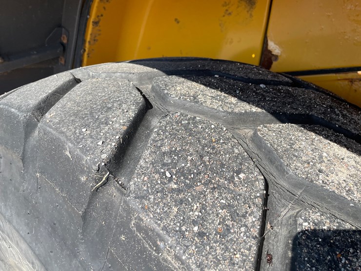 #1500-•-2017-volvo-l110h-wheel-loader-with-bucket-image-25